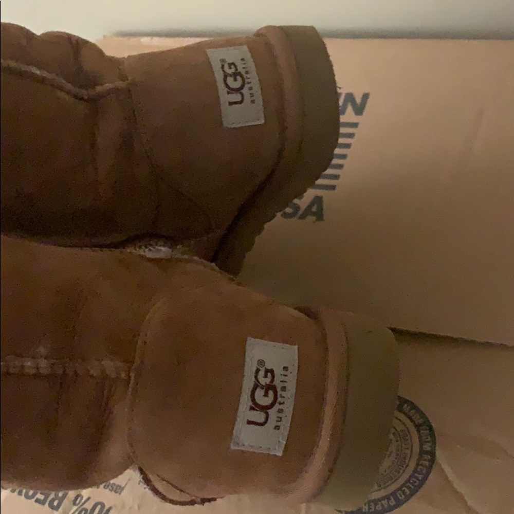 Uggs - image 2